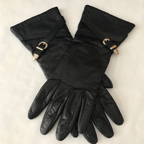 Accessories - ❣️NWOT Fashionable❣️ Black Buttery Soft Leather Gloves